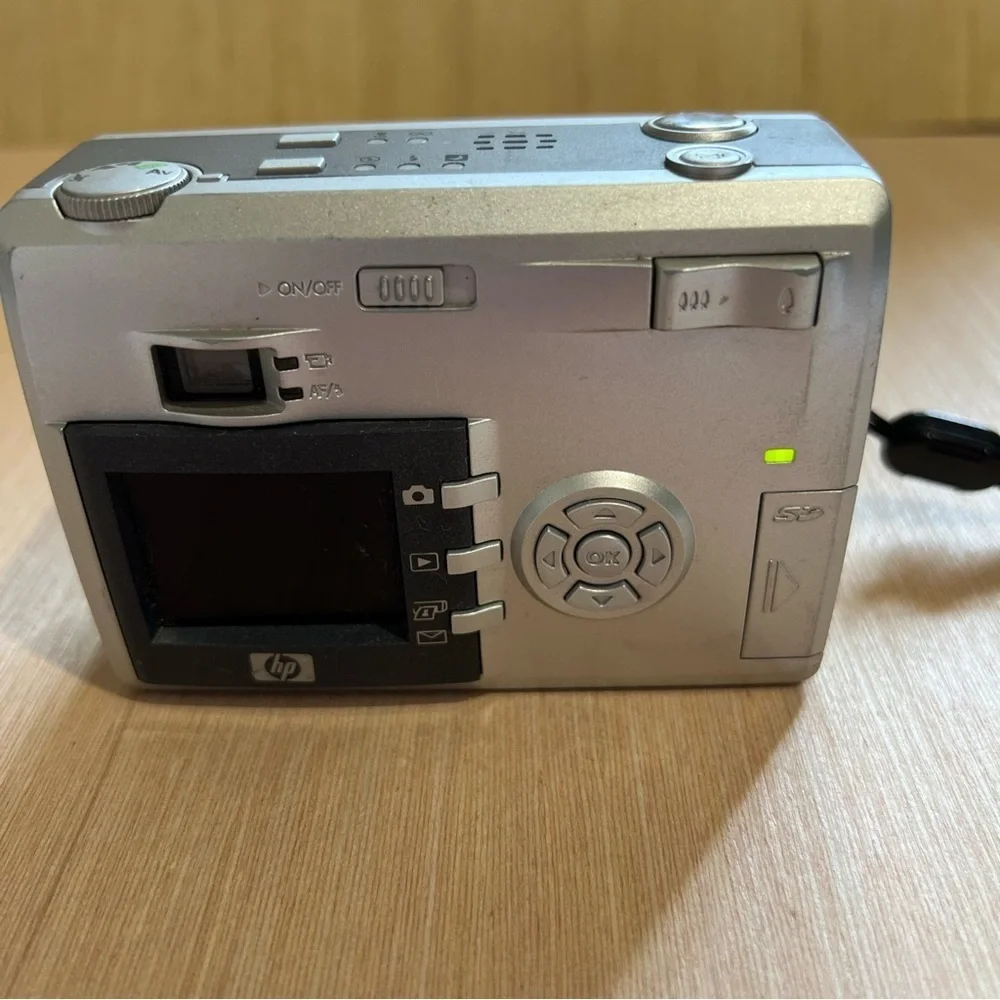 HP Photosmart 8886 Camera Tested w/Docking Station Untested Turns On-Read Below